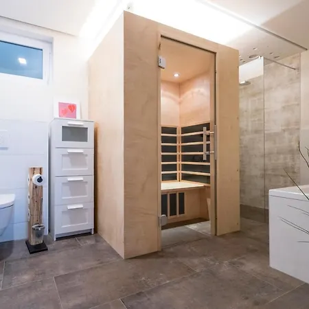 Bergfreude - Ruhe Und Aussicht Auf 1140m